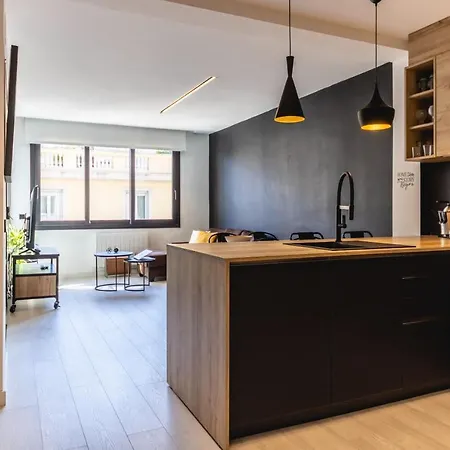 Bravissimo Les Voltes, Modern 1-bedroom * Girona