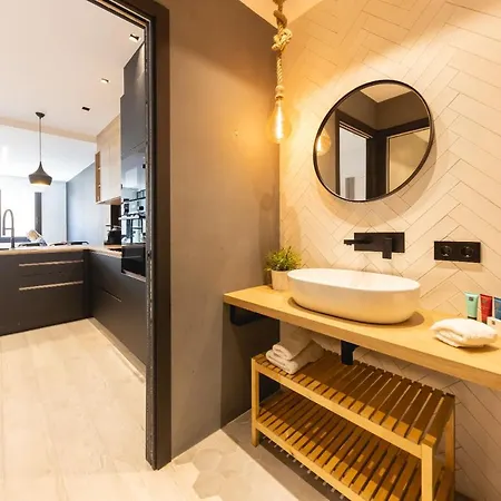 Bravissimo Les Voltes, Modern 1-bedroom * Girona